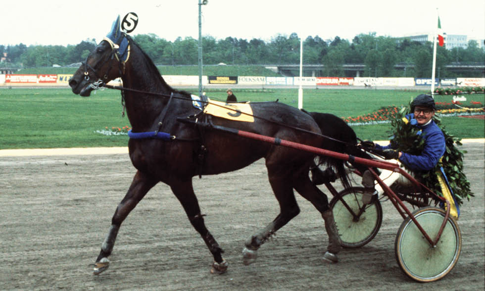 SEGERDEFILERING ELITLOPPET 1976. Fotograf: Referens:761840-8A Place: